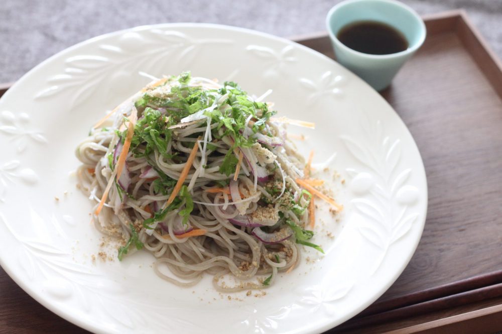 大葉ドレッシングで食べる蕎麦サラダ　大葉レシピ