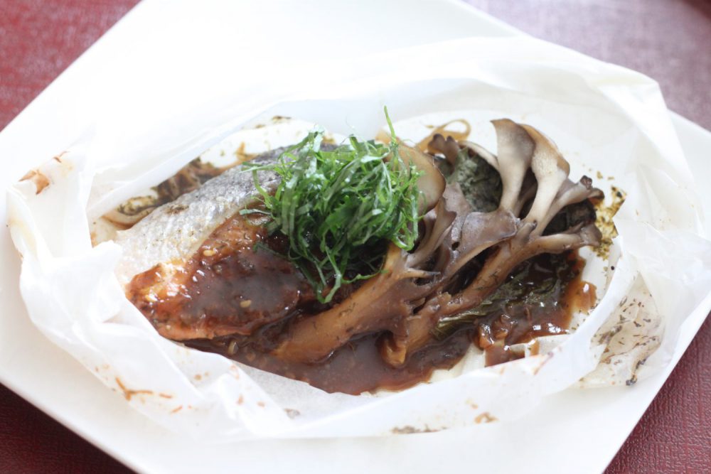 大葉みそ(大葉味噌)で作る鮭とキノコの包み焼き　大葉レシピ