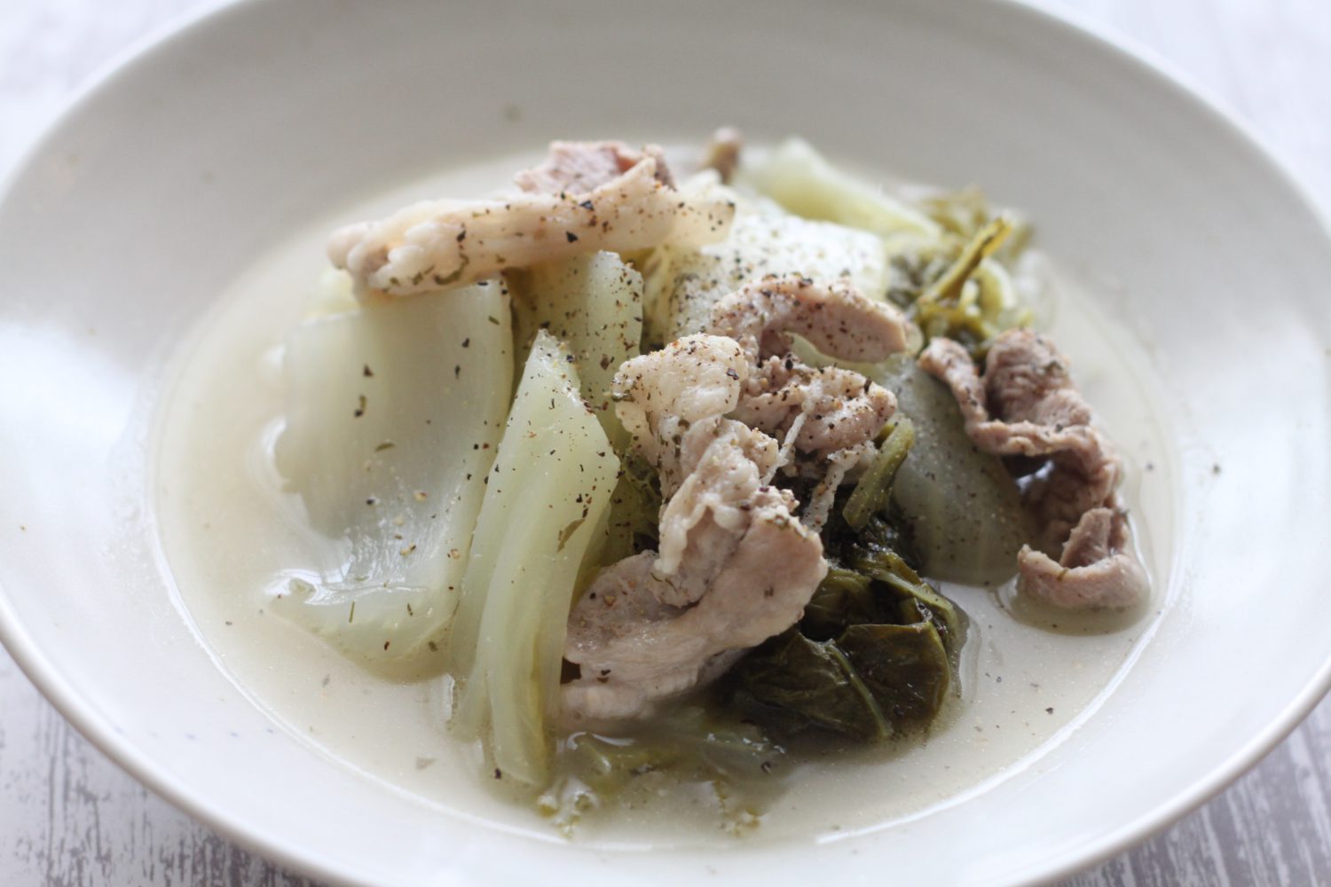 大葉塩ダレだけで作る豚肉と白菜のスープ