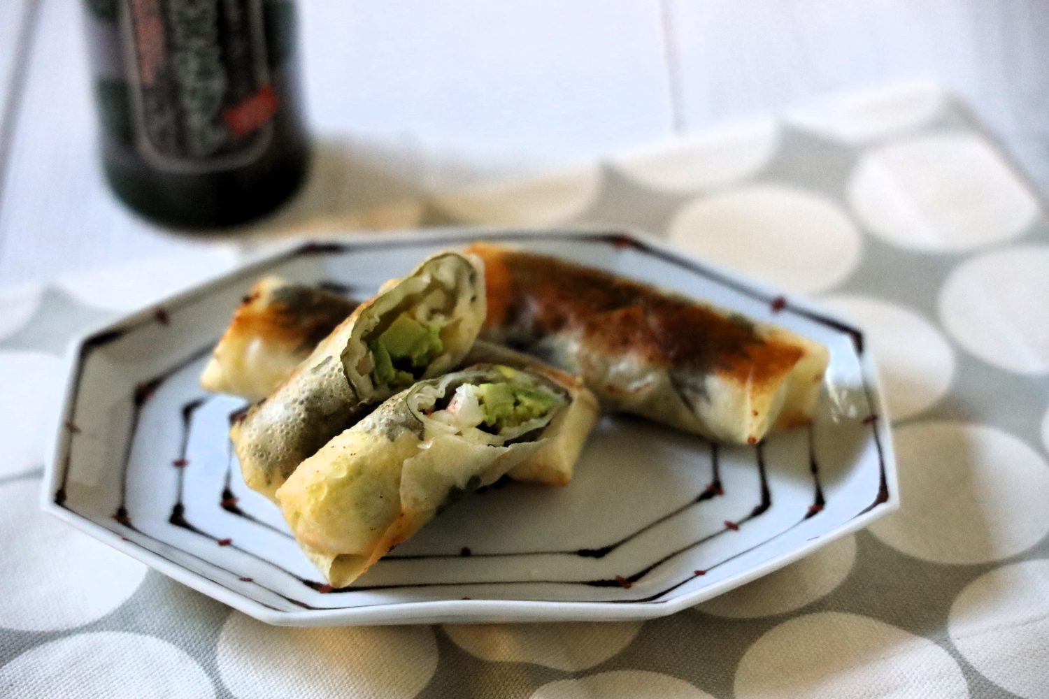 えびとアボカドの焼き大葉春巻き